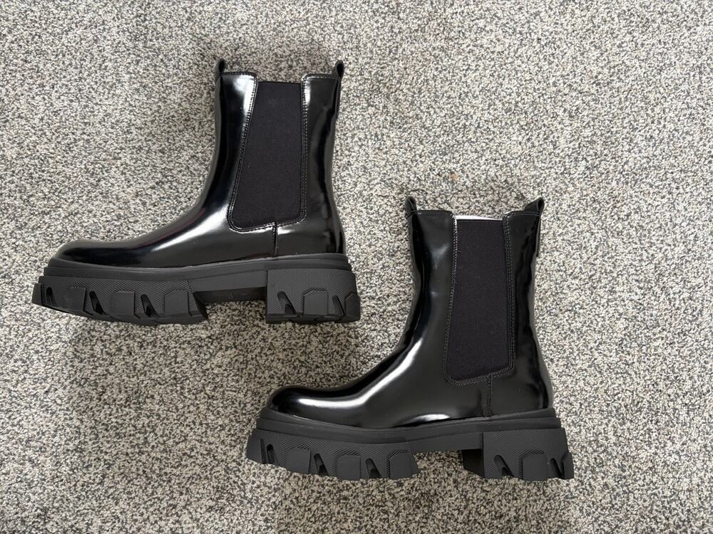 Women’s Chelsea Boot Black Shiny Leather Wet Look Size 7 Combat Y2K Goth Punk
